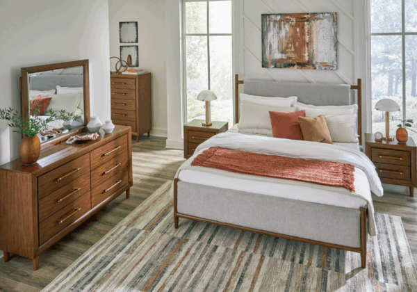 Lyncott Queen 4-Piece Bedroom Set - Image 3