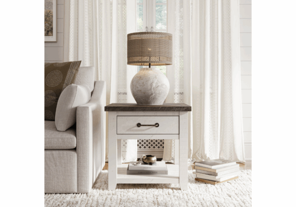 Madison County Harris End Table - Image 3