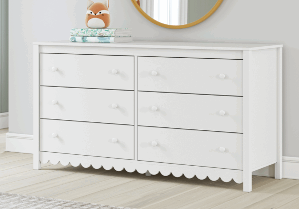 Hallityn White Six Drawer Dresser - Image 3