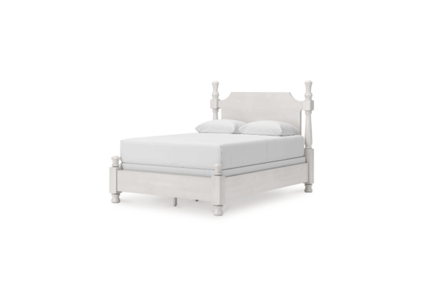 Rowlenstown White Queen Poster Bed